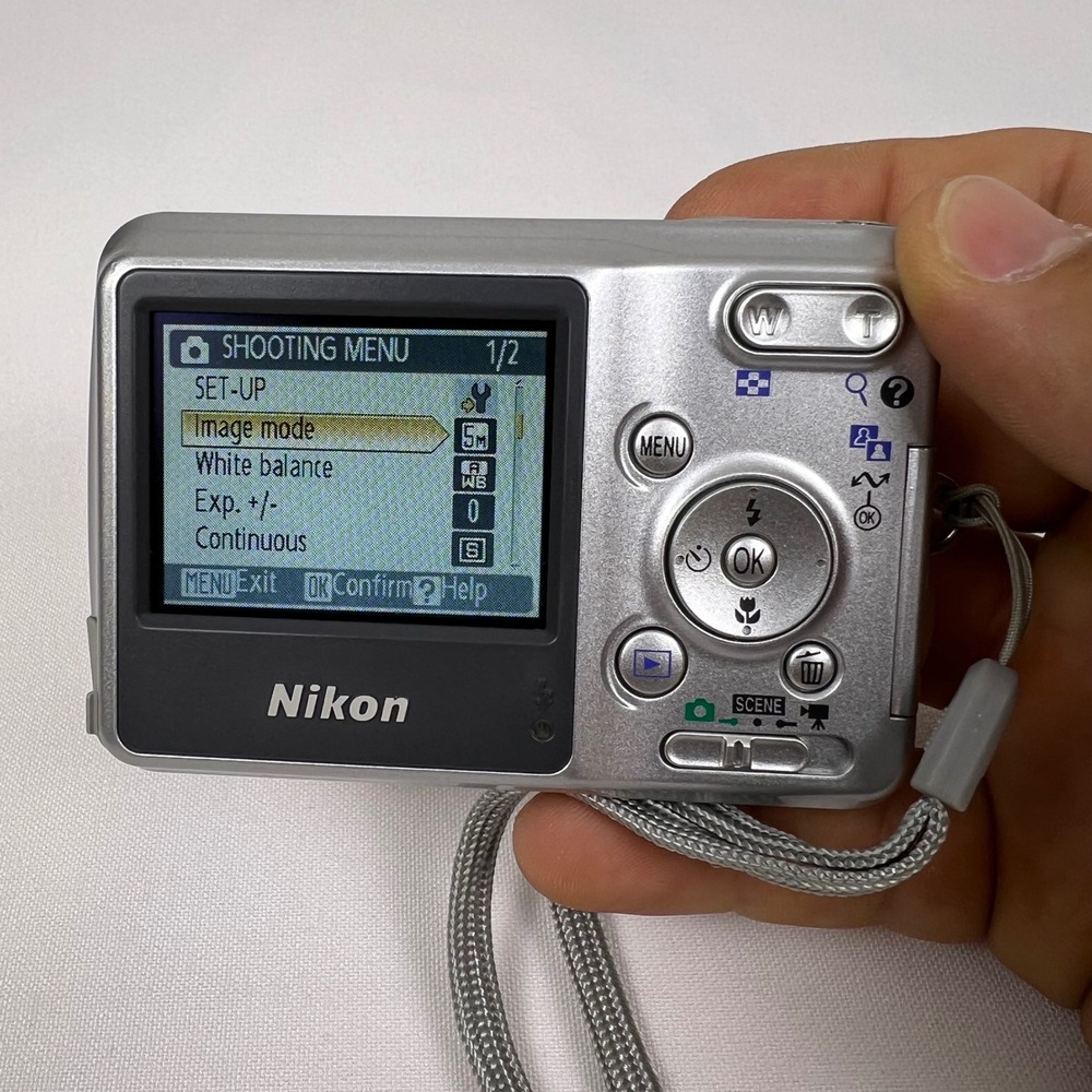 Nikon Coolpix L3 Digital Camera Silver 5.1MP 3x Zoom Excellent Y2K Retro P&S - Picture 5 of 6